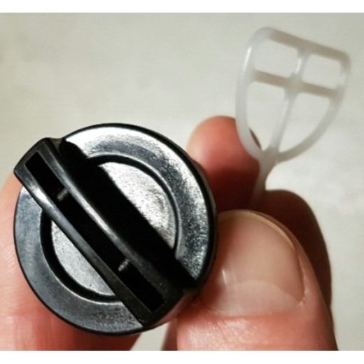 Пробка топливного бака бензопилы 137,142,250 (с упл. кольцом, черная, под комб. ключ, 2016) см. YD3800-18030. Замена для арт. 171372121.