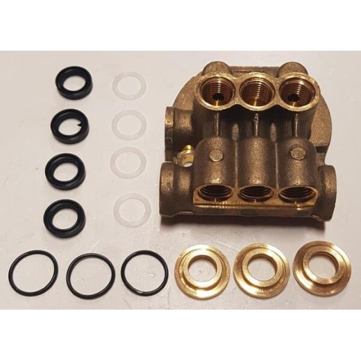 Корпус насоса  мойки HP6300 сторона клапанов (манжета диаметром 20 мм)